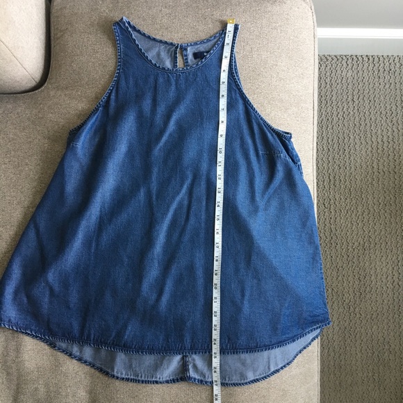 ⚪3/$15 GAP chambray tank top with keyhole back and halter style neck size small - Picture 10 of 13